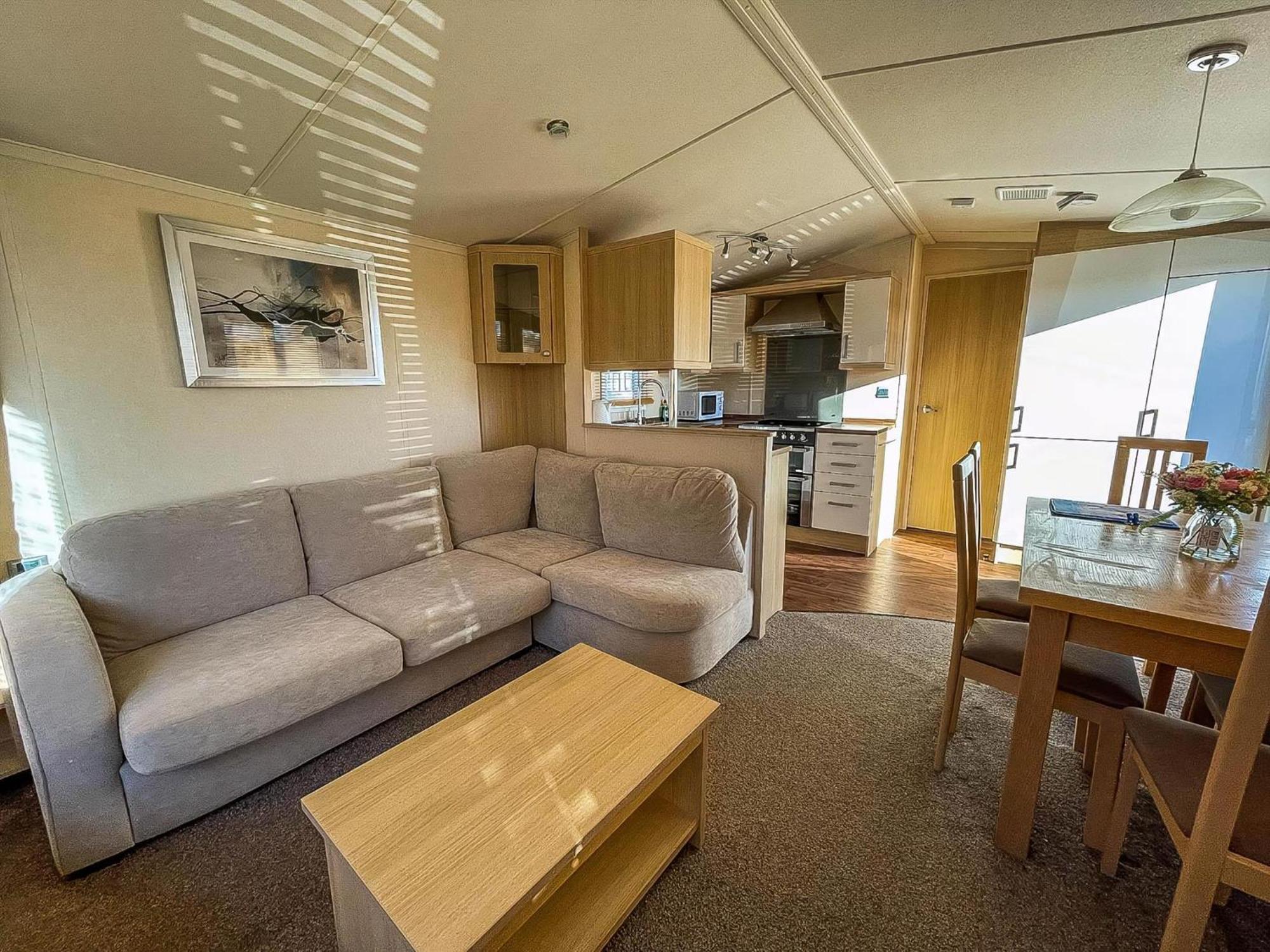 Lovely Caravan With Spacious Decking At North Denes In Suffolk, Ref 40134Nd ローストフト エクステリア 写真