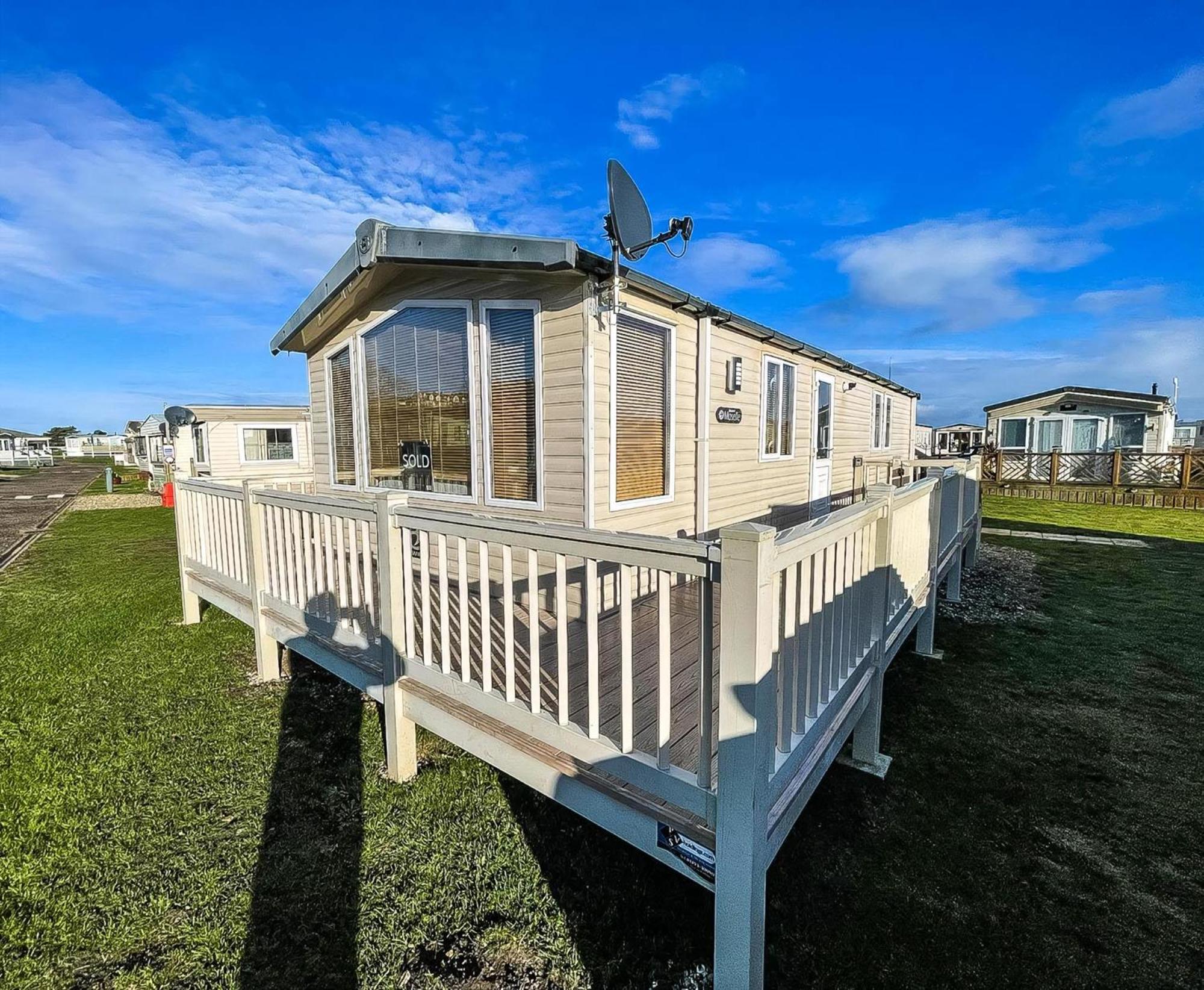 Lovely Caravan With Spacious Decking At North Denes In Suffolk, Ref 40134Nd ローストフト エクステリア 写真