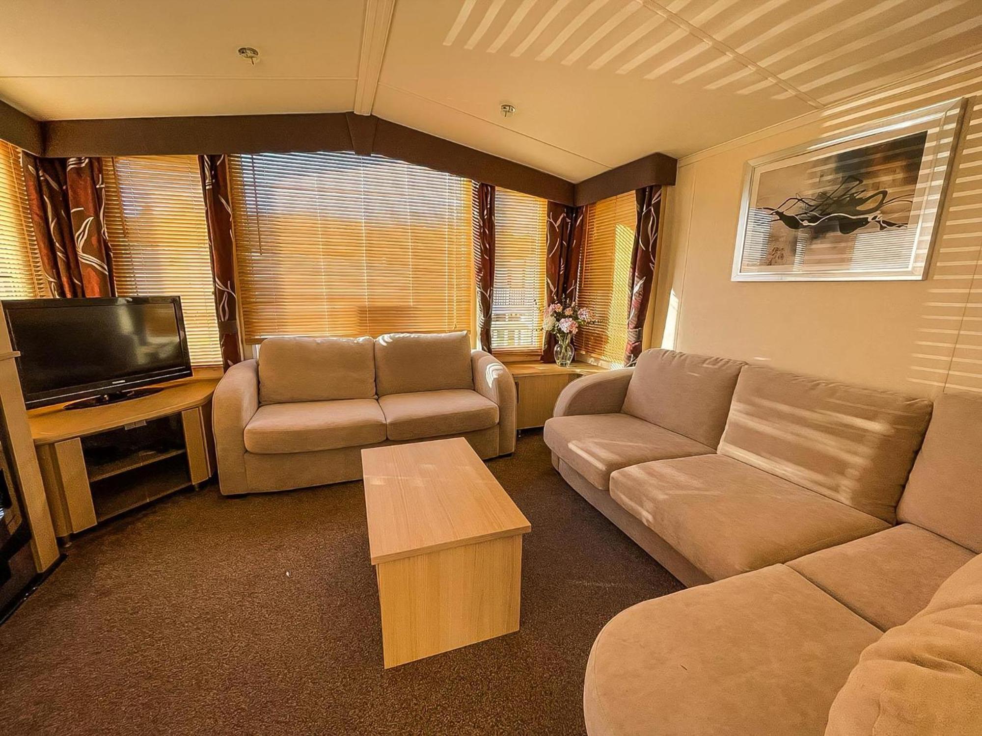 Lovely Caravan With Spacious Decking At North Denes In Suffolk, Ref 40134Nd ローストフト エクステリア 写真